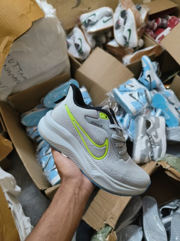 First copy Nike Pegasus sports shoes