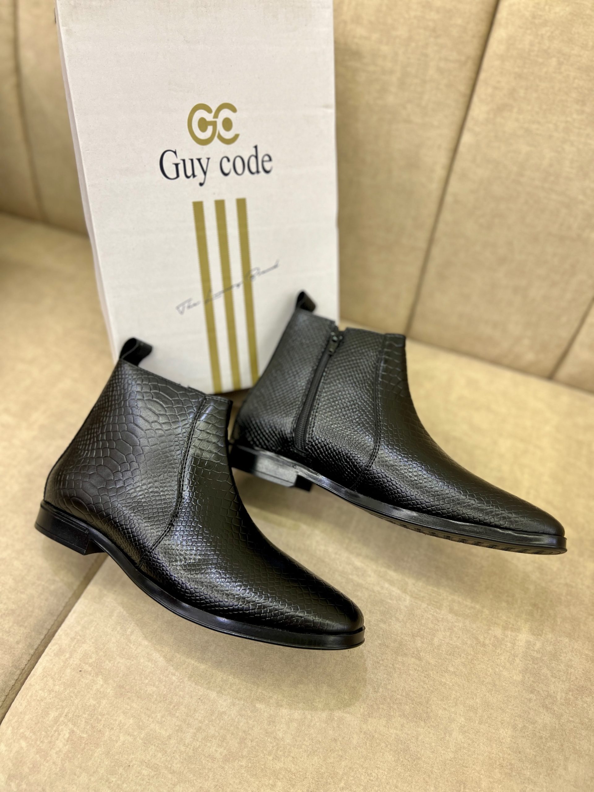 Guy Code Croco Cuban Heel Chelsea Boots Jet Black Croc-Embossed Leather First Copy Shoe Photo 1