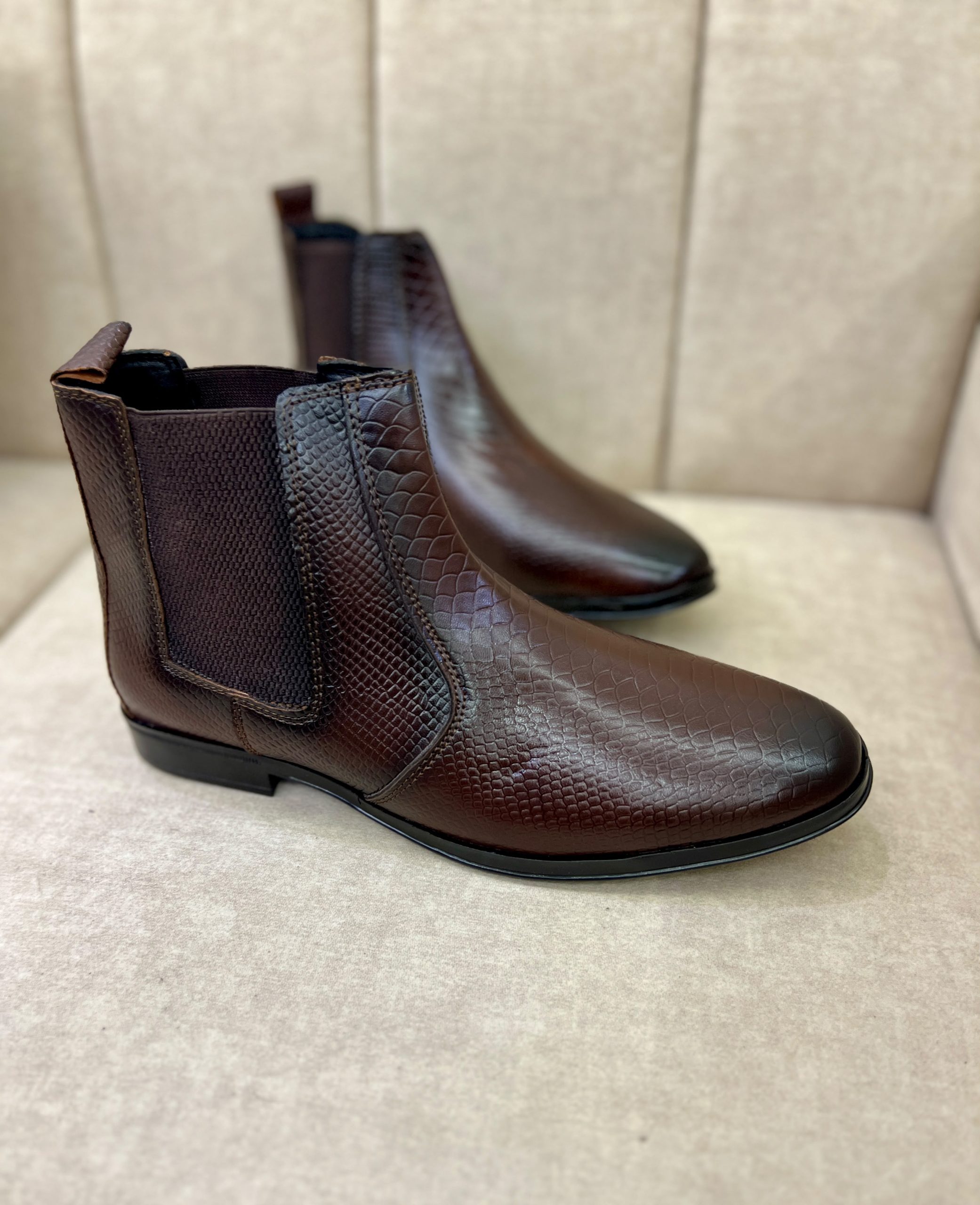 Guy Code Croco Cuban Heel Chelsea Boots Jet Black Croc-Embossed Leather First Copy Shoe Photo 3