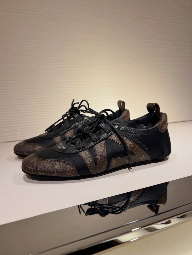 Louis Vuitton Sneakerina Monogram Black / Signature Monogram Details First Copy Shoe Photo 2